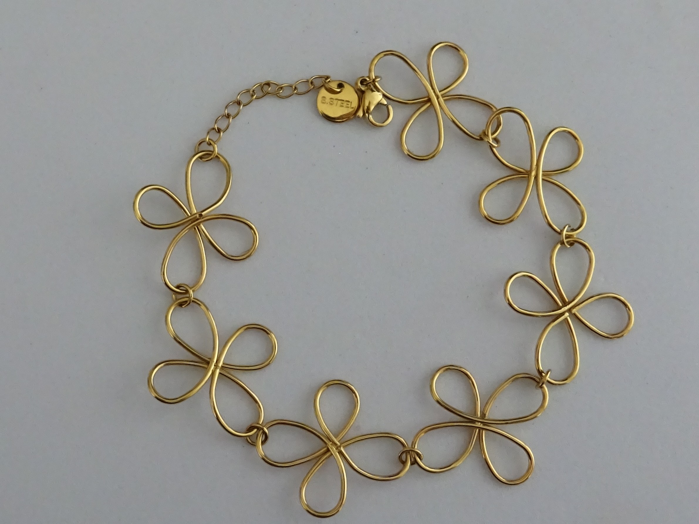 Goudkleurige bloemen armband met sluiting - Afbeelding 2