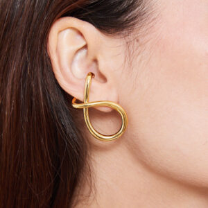 Gouden sierlijke oorbellen