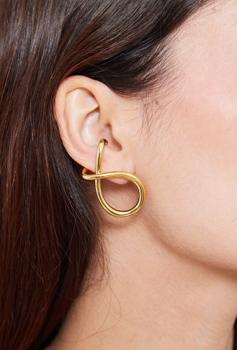 Gouden sierlijke oorbellen