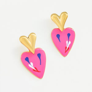 Kleurrijke hartjes oorbellen.
